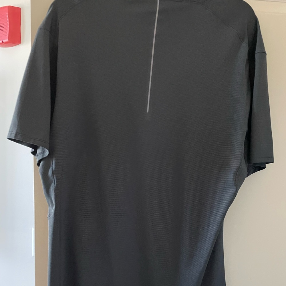 Lululemon men’s Runway shirt